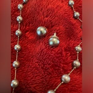 🩶 ARIS~polished gray necklace w simulated Pearls 16”long w matching earrings EUC